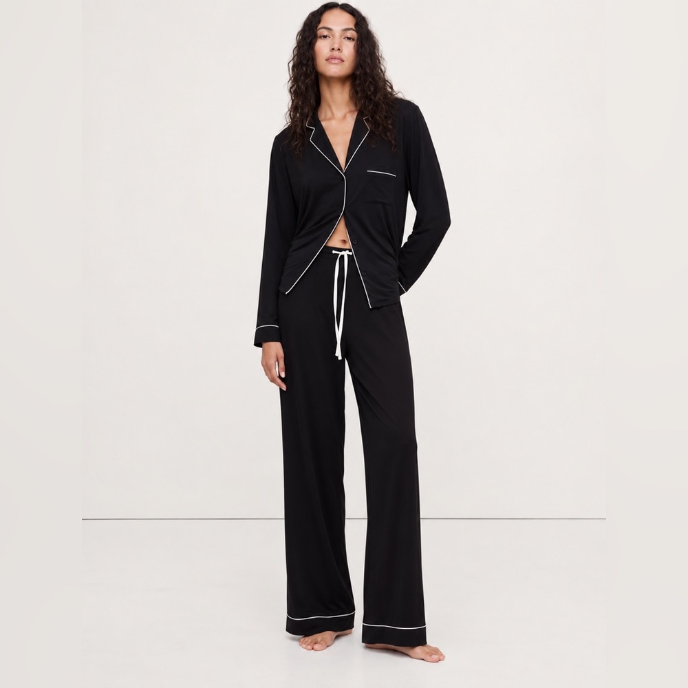 NWT! GAP Black SoftMade Modal PJ Top and Pants - Size Medium 🏸